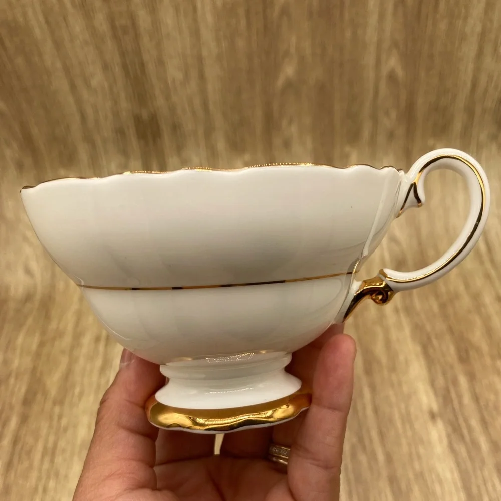 VINTAGE CROWN STAFFORDSHIRE fine bone china  mare England. - Picture 5 of 9